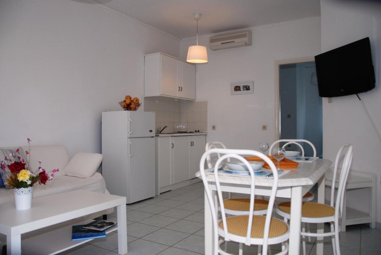 Villa Fleria Seaside Studios & Apts Gerani  ภายนอก รูปภาพ