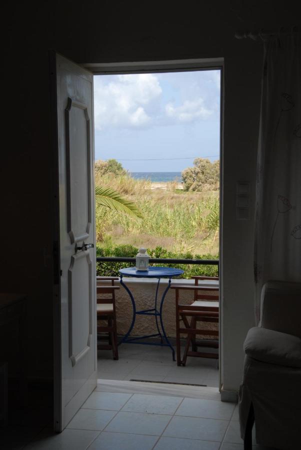 Villa Fleria Seaside Studios & Apts Gerani  ภายนอก รูปภาพ