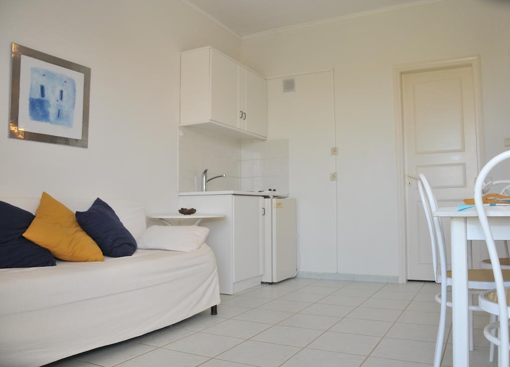Villa Fleria Seaside Studios & Apts Gerani  ภายนอก รูปภาพ