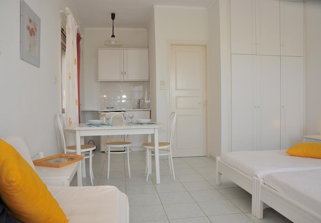 Villa Fleria Seaside Studios & Apts Gerani  ภายนอก รูปภาพ