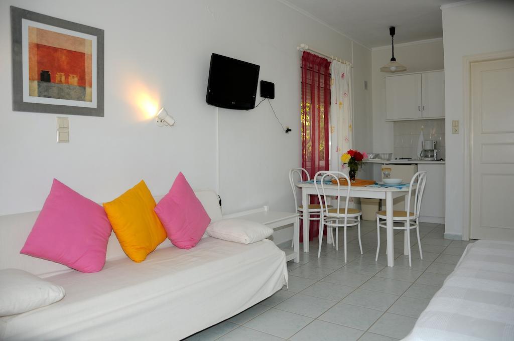 Villa Fleria Seaside Studios & Apts Gerani  ภายนอก รูปภาพ