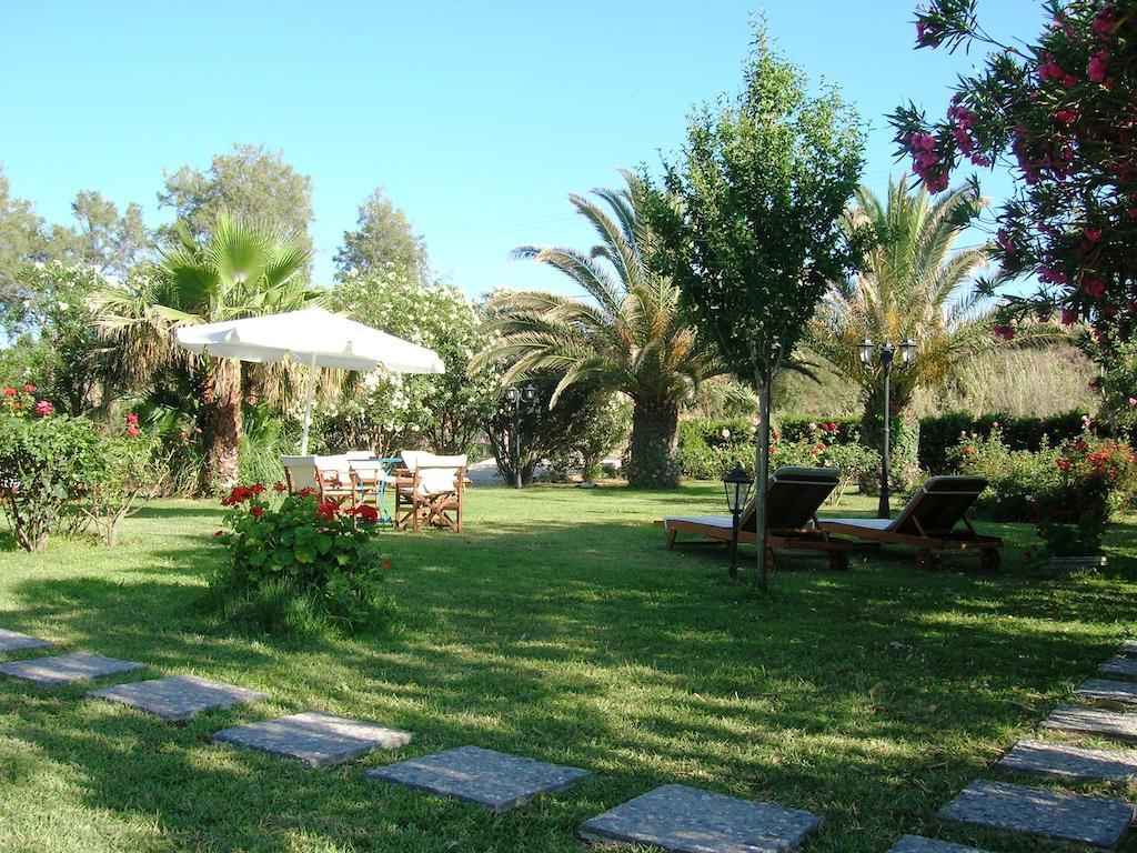 Villa Fleria Seaside Studios & Apts Gerani  ภายนอก รูปภาพ