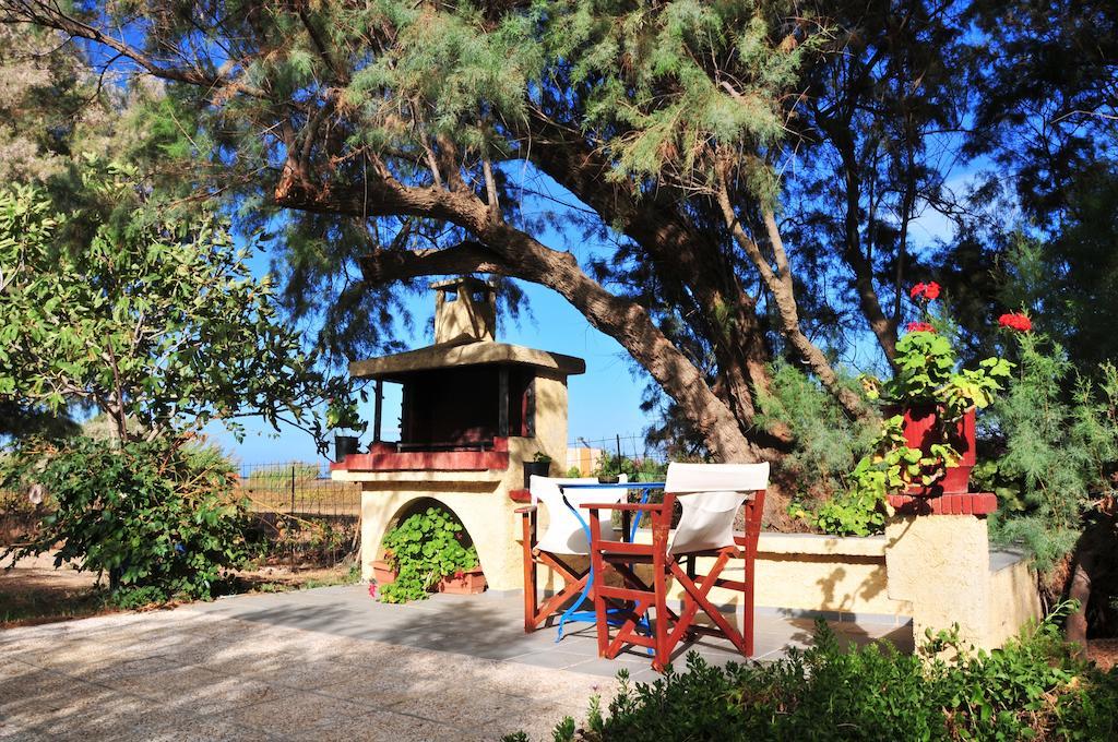 Villa Fleria Seaside Studios & Apts Gerani  ภายนอก รูปภาพ