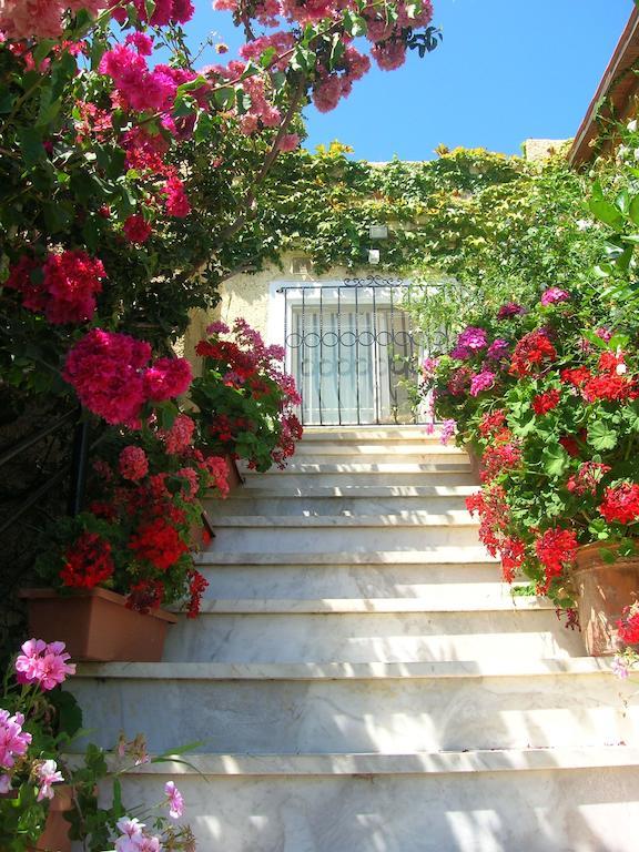 Villa Fleria Seaside Studios & Apts Gerani  ภายนอก รูปภาพ